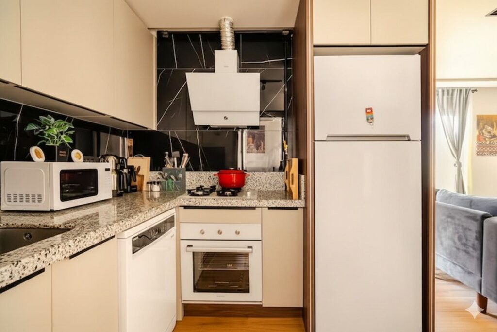 Antalya Konyaaltı Diker Port Residence 3+1 dubleks günlük kiralık daire tam donanımlı mutfak alanı