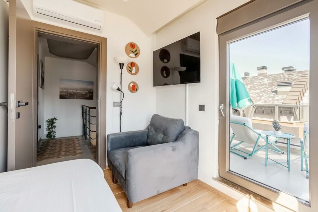 Antalya Konyaaltı Diker Port Residence 3+1 dubleks günlük kiralık daire oturma alanı