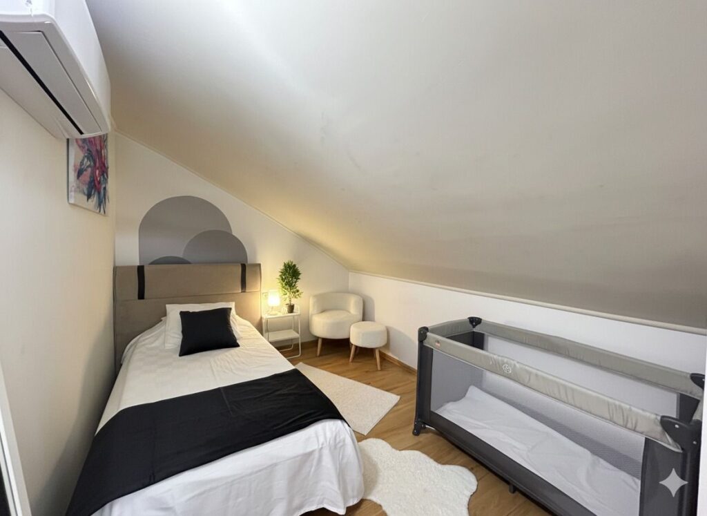 Antalya Konyaaltı Diker Port Residence 3+1 dubleks günlük kiralık daire yatak odası