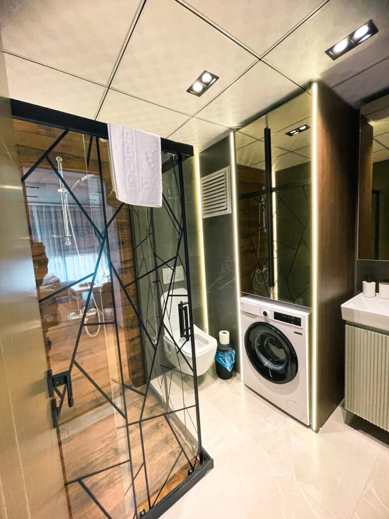 Antalya Konyaaltı Diker Port Residence 1+1 günlük kiralık daire salonu modern banyo