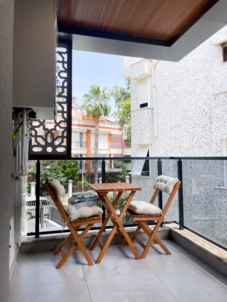 Antalya Konyaaltı Diker Port Residence 1+1 günlük kiralık daire balkon görünümü