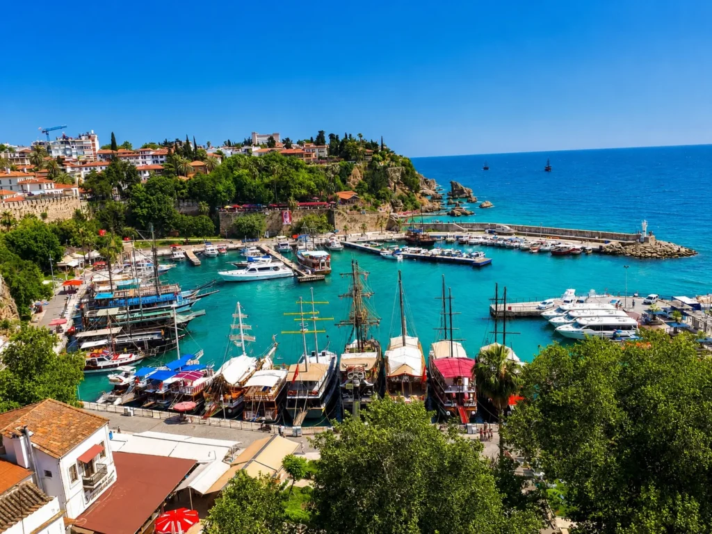 Antalya turkuaz koy ve sahil manzarası