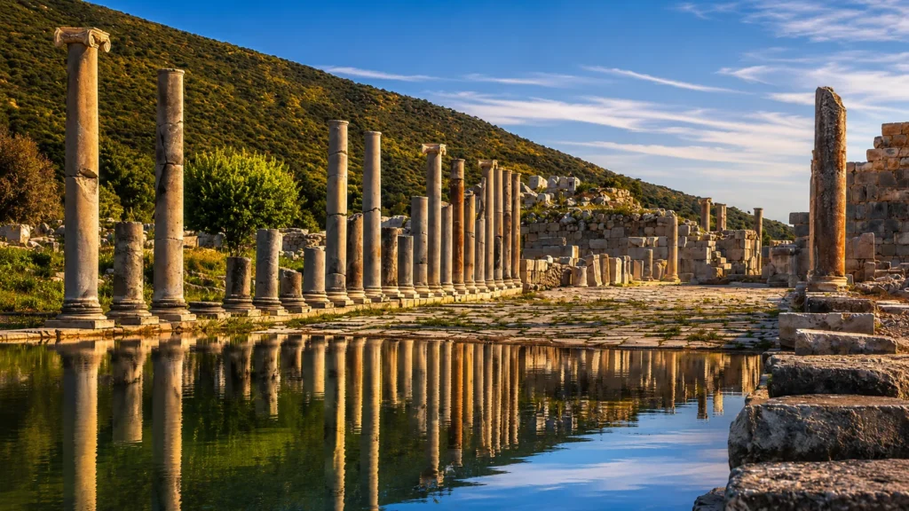 Antalya Side antik kent sütunları tarihi gezi noktası