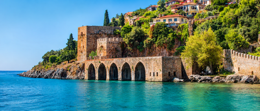Antalya tarihi tersane ve deniz manzarasına yakın konforlu konaklama