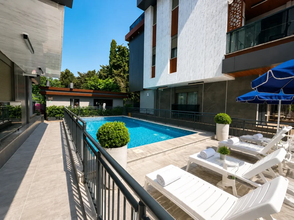 Diker Port Residence havuz manzaralı balkon ve dış alan