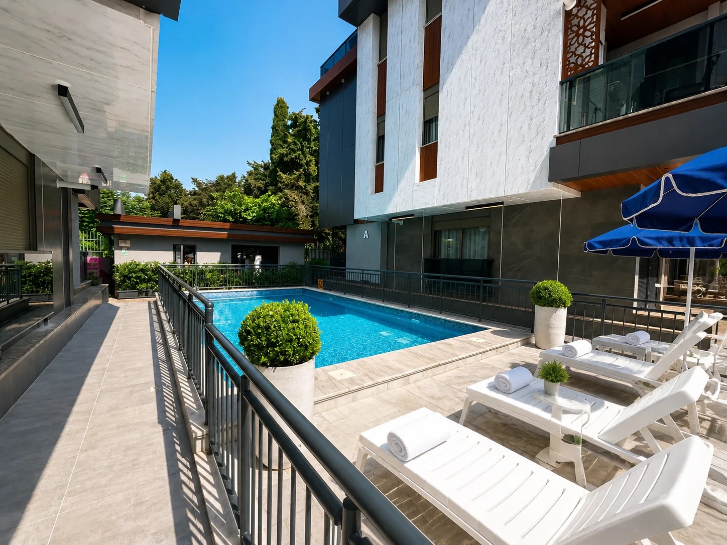 Antalya Konyaaltı havuzlu kısa dönem kiralık daire