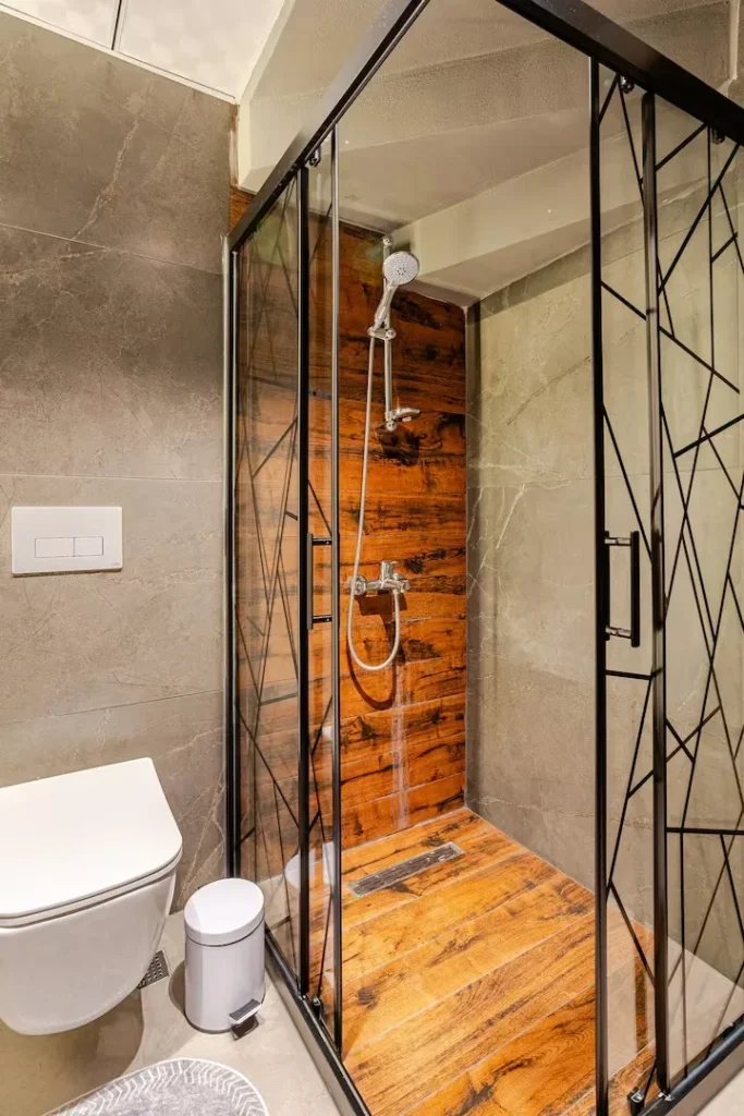Diker Port Residence bride ve cam duş kabinli banyo