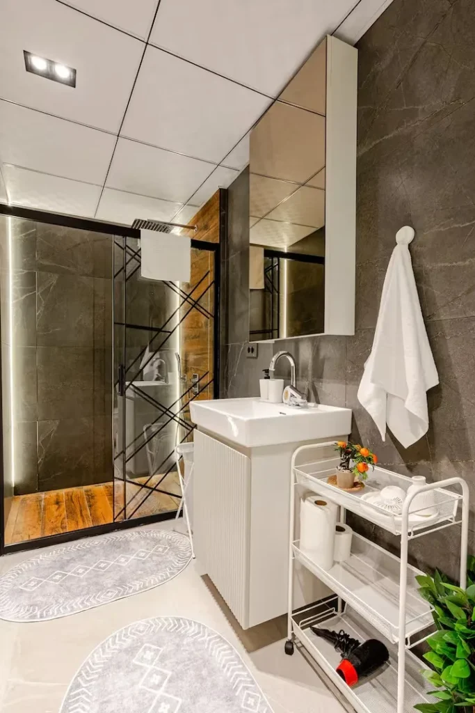 Antalya Konyaaltı duşlu banyo alanlı konaklama