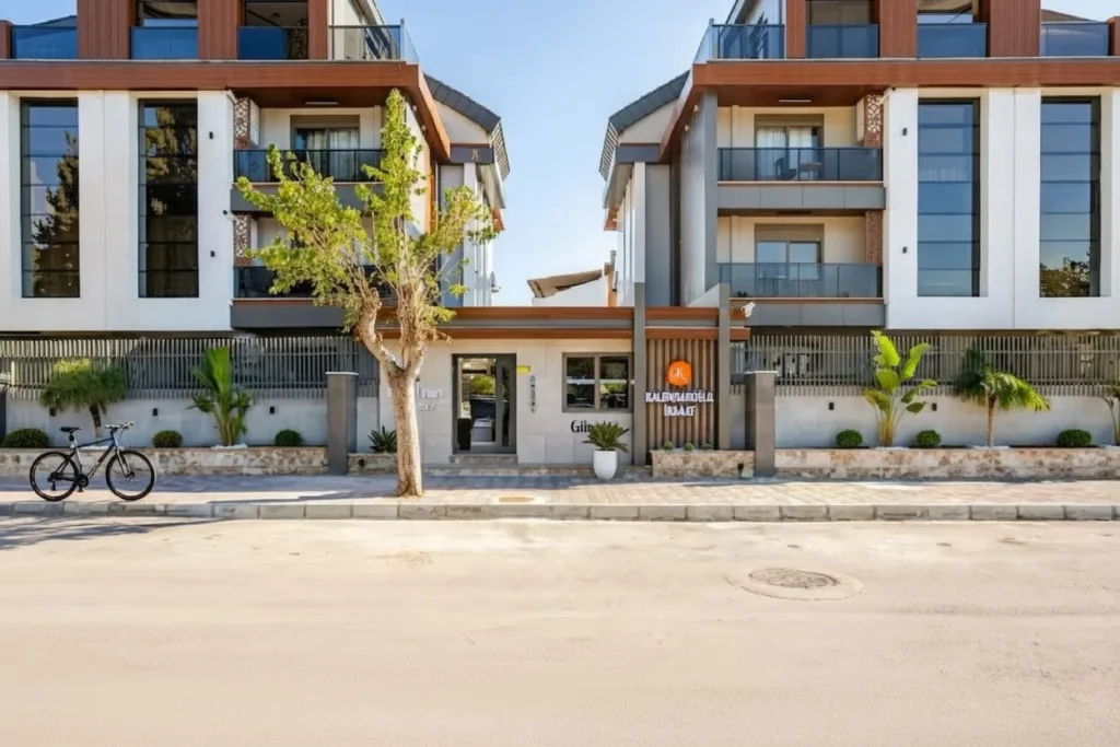 Diker Port Residence daire giriş kapısı ve iç alan