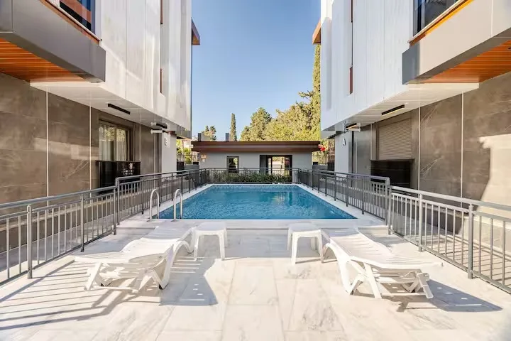 Diker Port Residence Konyaaltı açık havuzlu apart daire