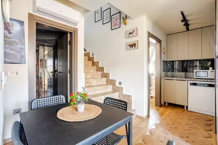 Antalya Konyaaltı dubleks daire iç mekan ve salon görünümü