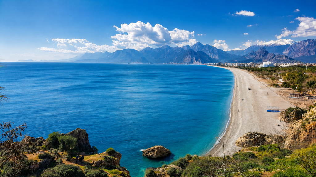 Antalya koy ve plaj manzarasına yakın denize yakın günlük kiralık daire