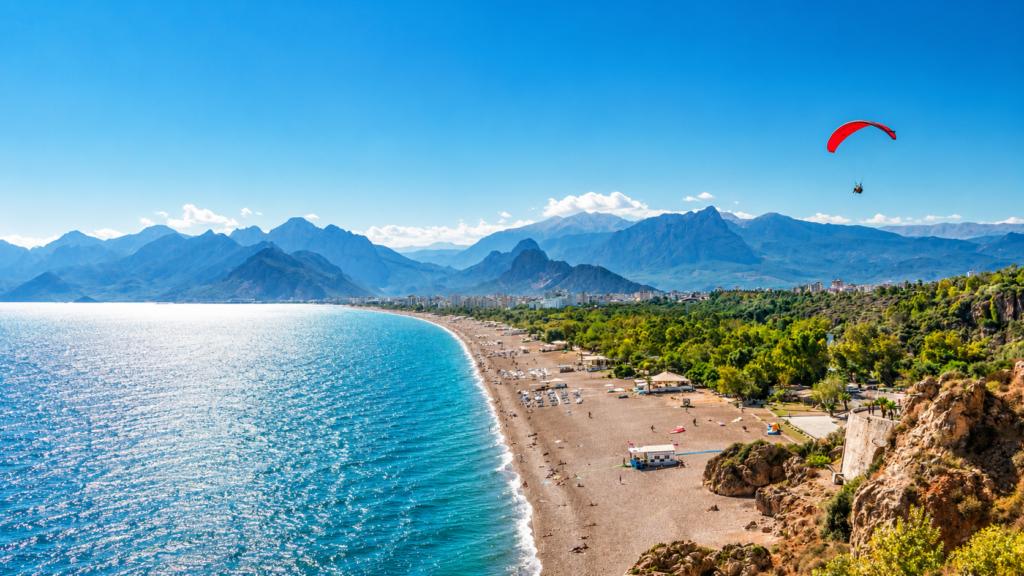 Antalya deniz ve sahil aktivitelerine yakın Konyaaltı günlük kiralık daire
